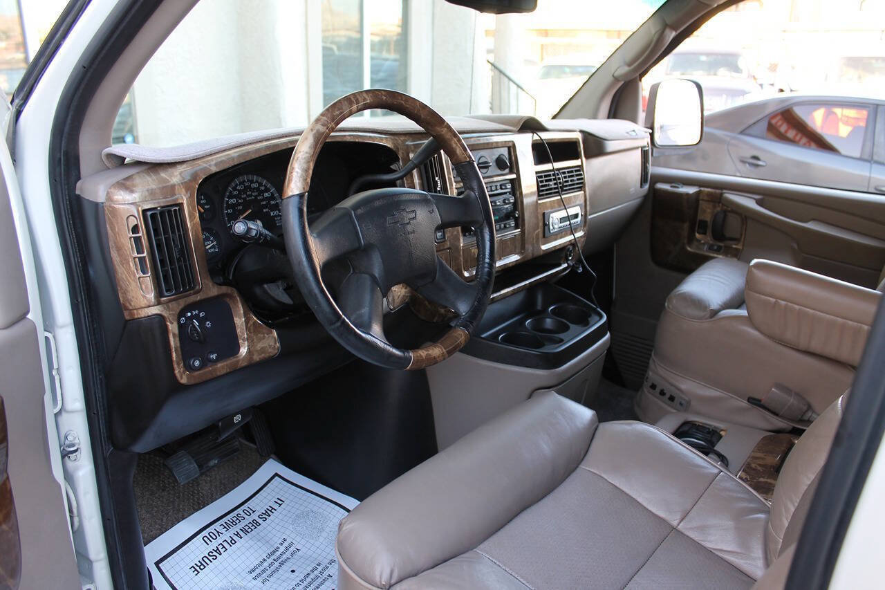 Used 2006 Chevrolet Express 1500 RWD image 22