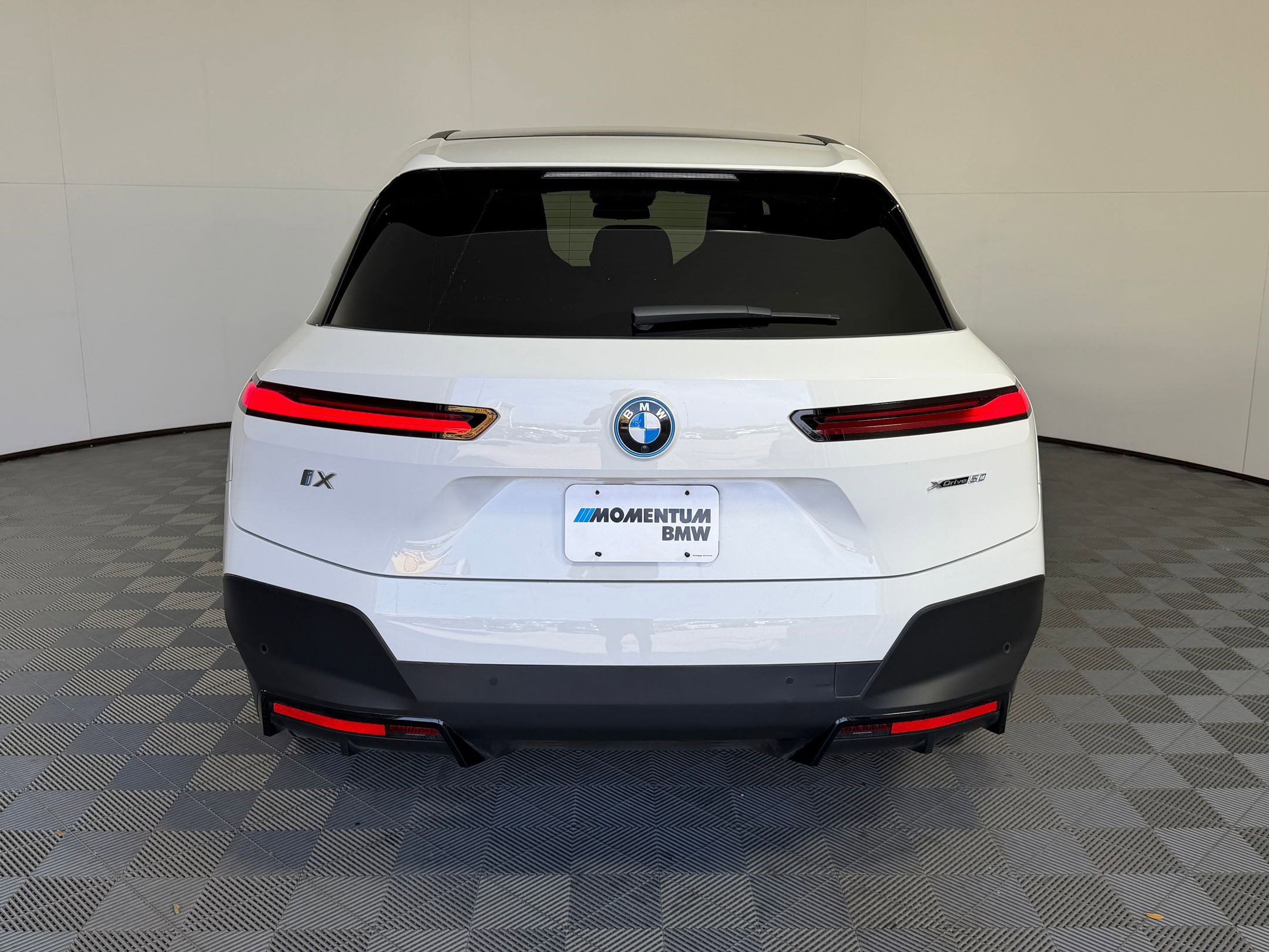 Certified 2022 BMW iX xDrive50 w/ Convenience Package image 10