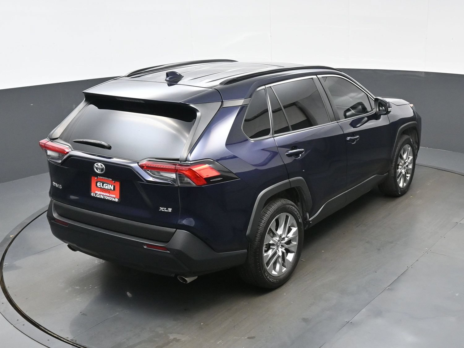 Used 2020 Toyota RAV4 XLE Premium FWD image 40