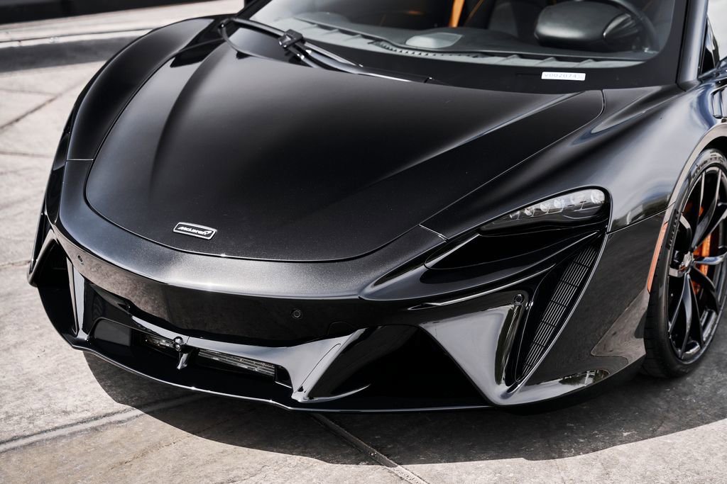 Used 2024 McLaren Artura image 7