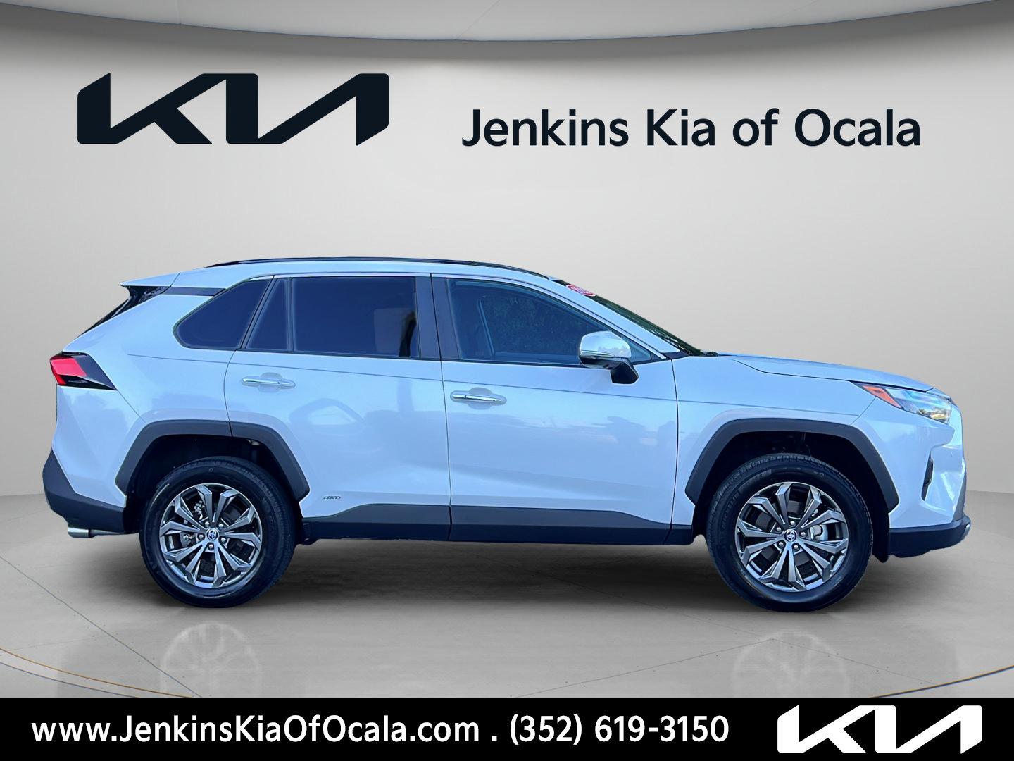 Used 2023 Toyota RAV4 Limited AWD/4WD image 2