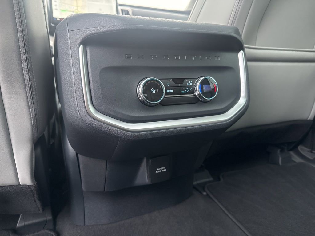 Used 2025 Ford Expedition Active image 32