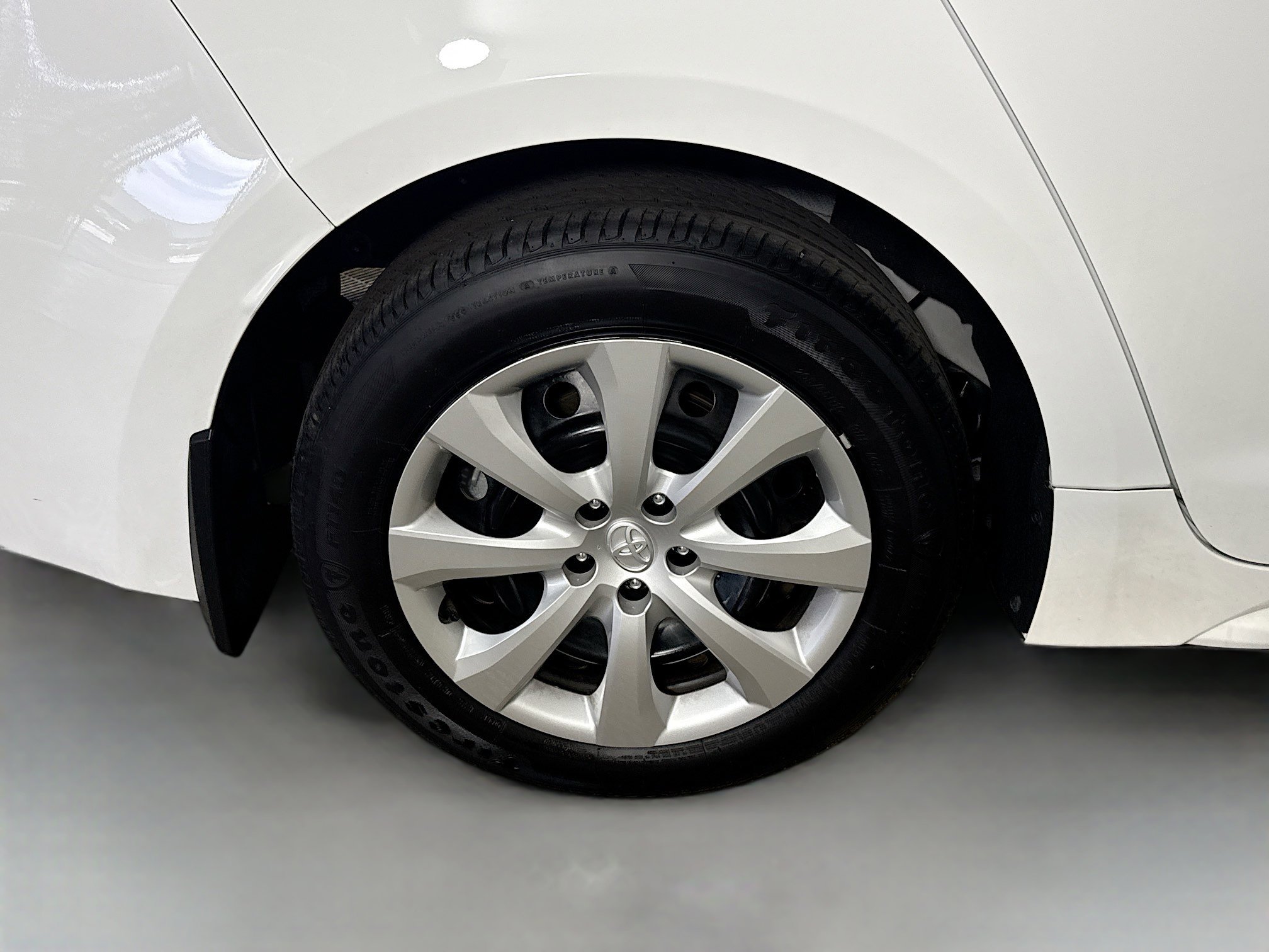 Used 2025 Toyota Corolla LE image 32