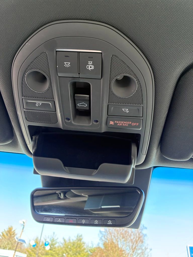 Used 2023 Genesis G70 3.3T w/ Sport Advanced Package image 40