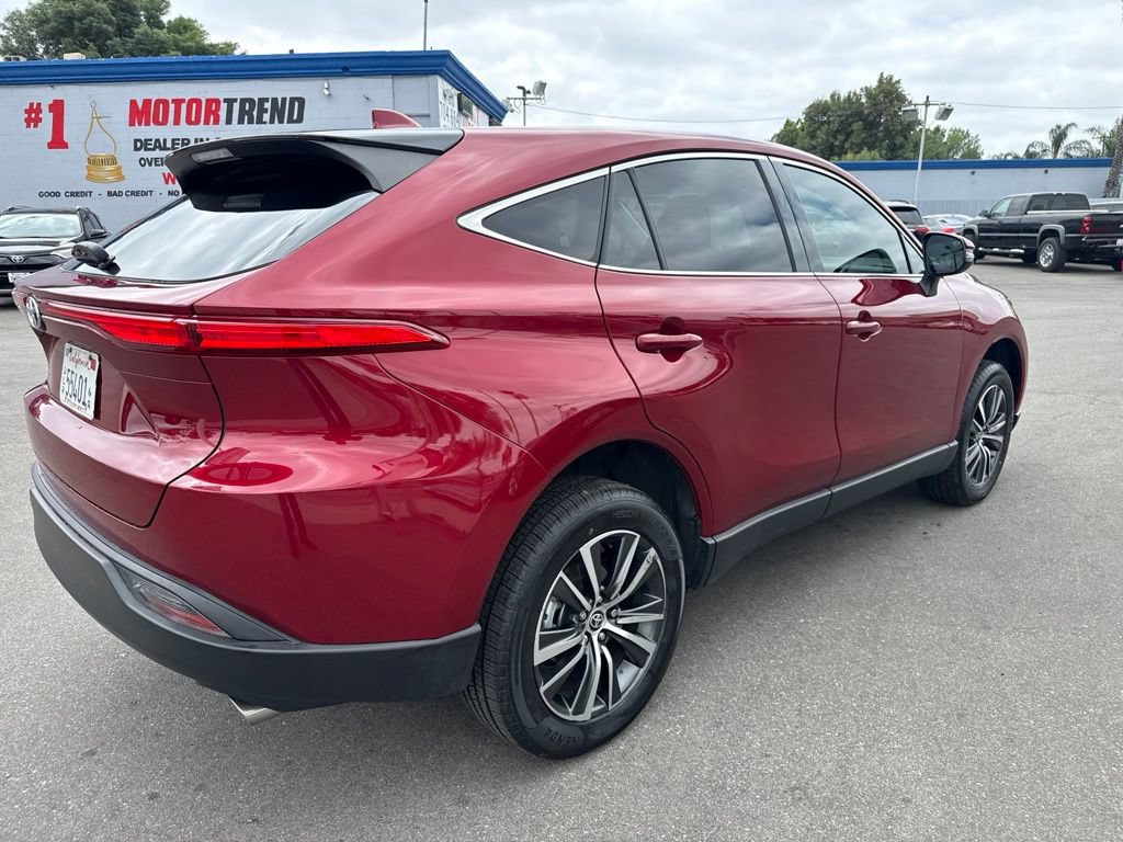 Used 2024 Toyota Venza LE AWD/4WD image 4
