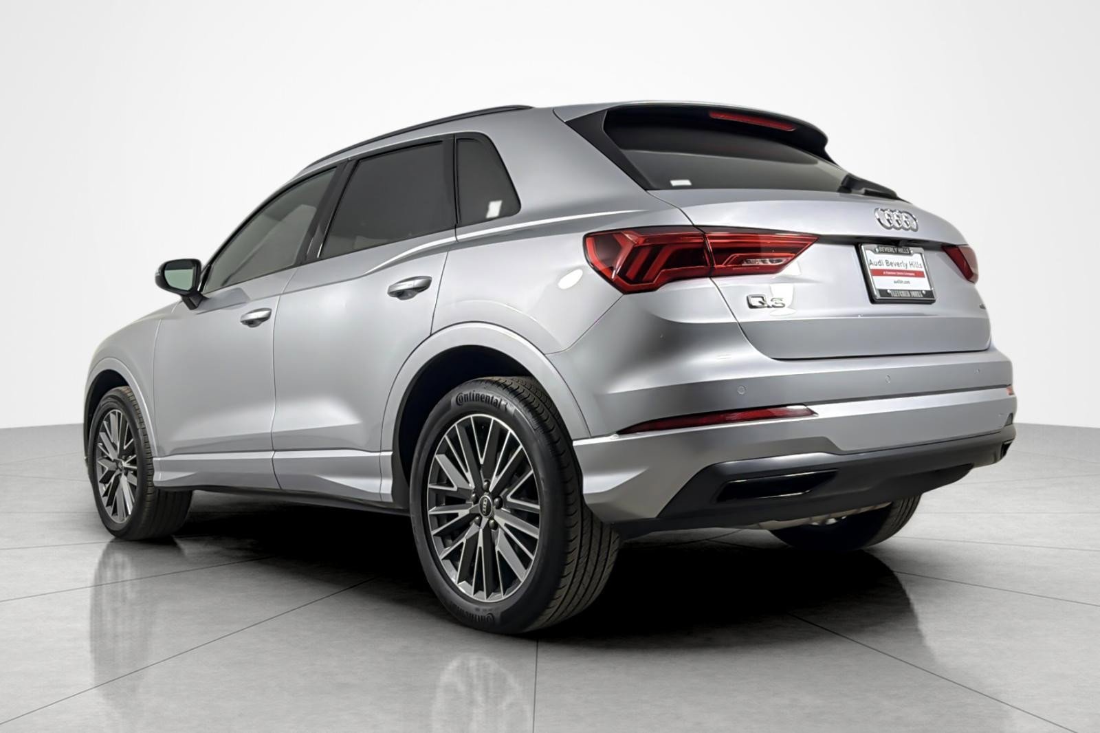 Used 2023 Audi Q3 2.0T Premium w/ Convenience Package AWD/4WD image 3