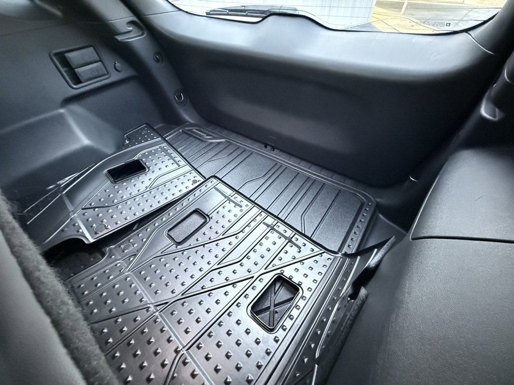 Used 2022 Chevrolet Equinox RS w/ LPO, Floor Liner Package image 30