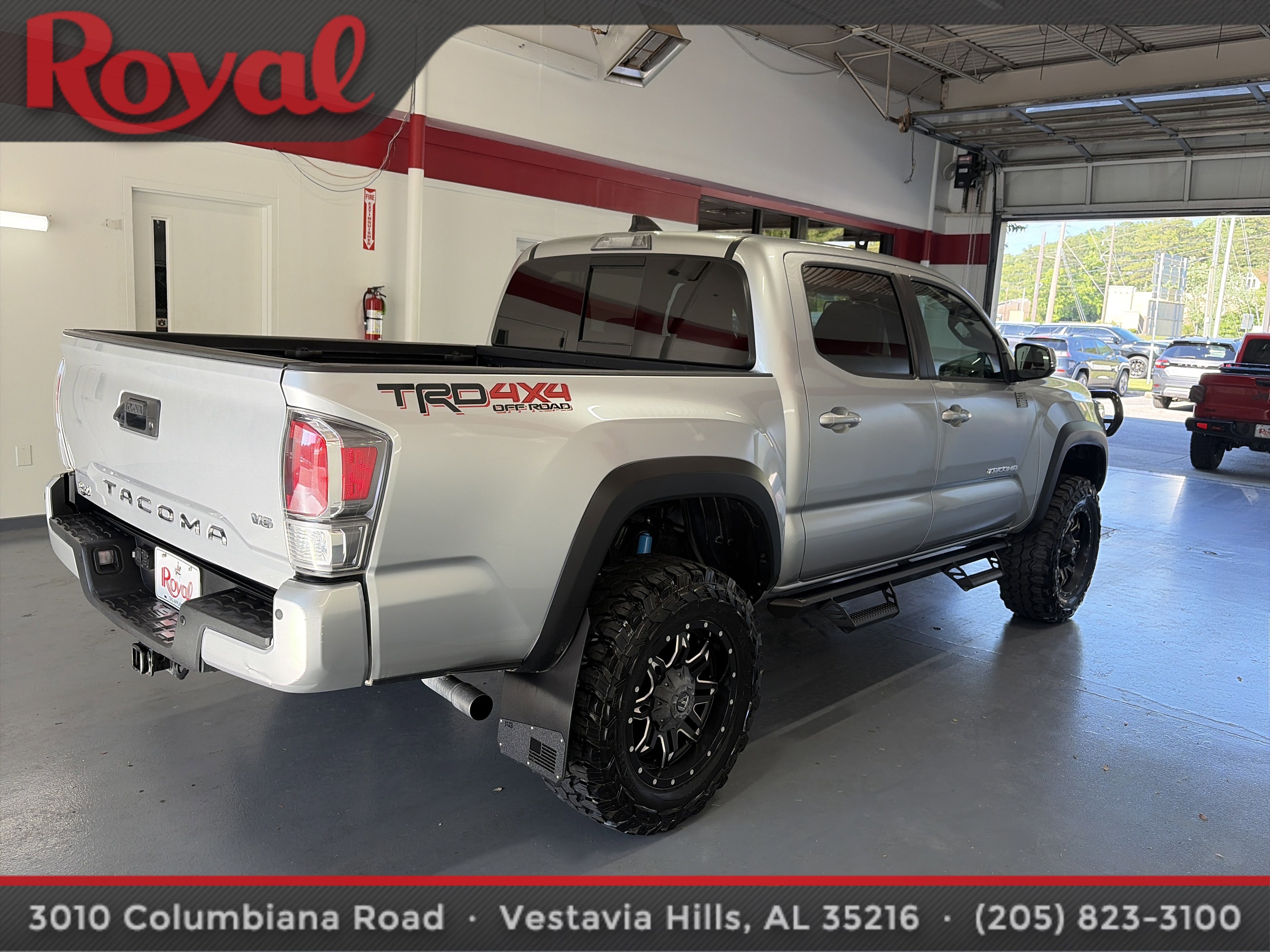 Used 2023 Toyota Tacoma TRD Off-Road w/ Technology Package AWD/4WD image 5