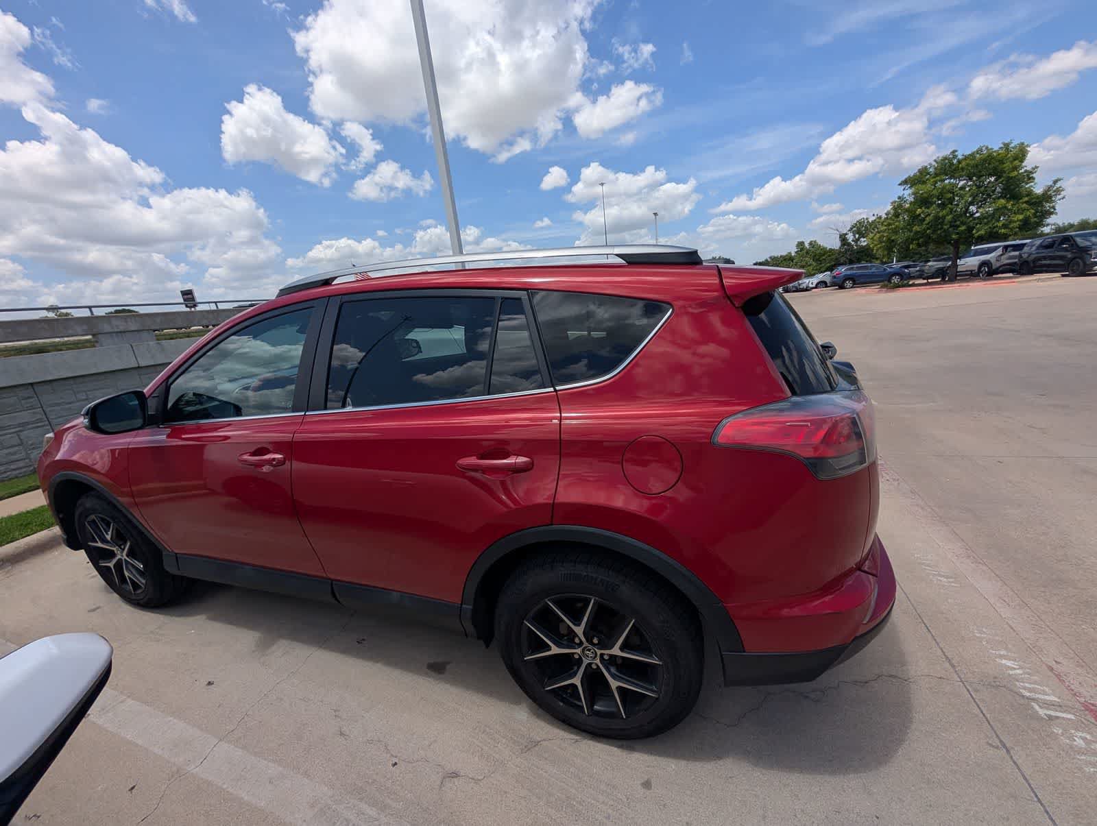 Used 2017 Toyota RAV4 SE FWD image 11
