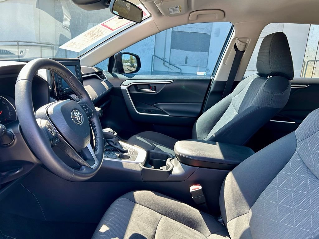 Certified 2021 Toyota RAV4 XLE w/ XLE Grade Weather Package AWD/4WD image 10