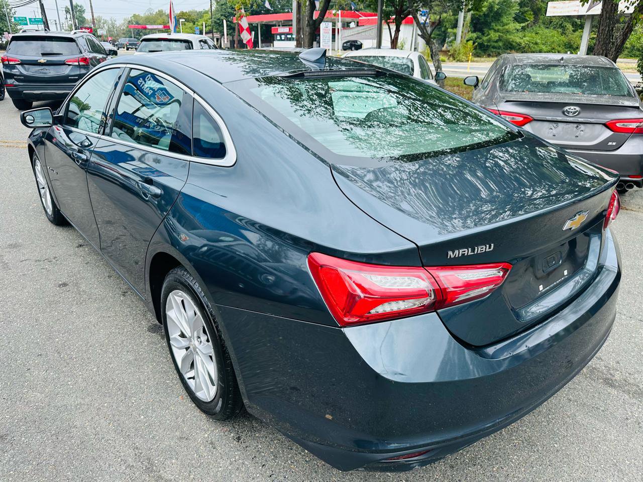 Used 2019 Chevrolet Malibu LT FWD image 4