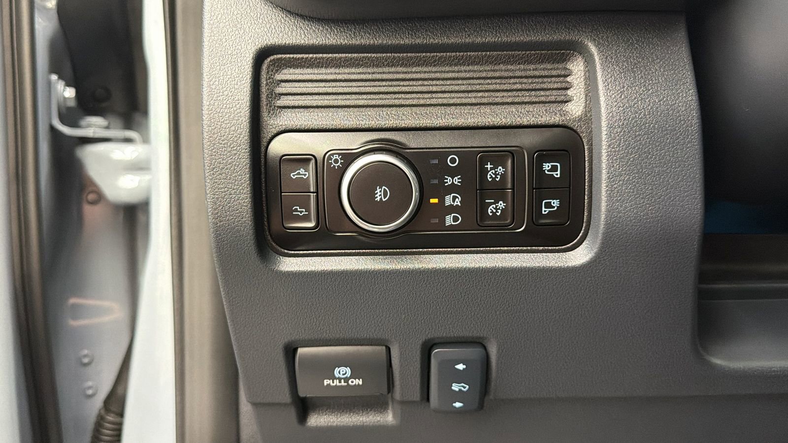 Used 2026 Ford F450 Platinum w/ FX4 Off-Road Package image 32