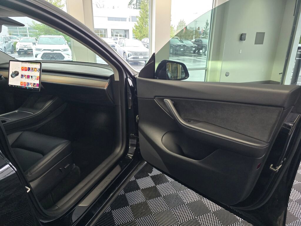 Used 2021 Tesla Model Y Long Range image 46