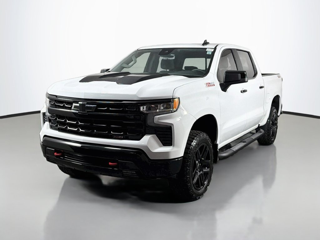 Used 2024 Chevrolet Silverado 1500 LT Trail Boss w/ Convenience Package II AWD/4WD image 3