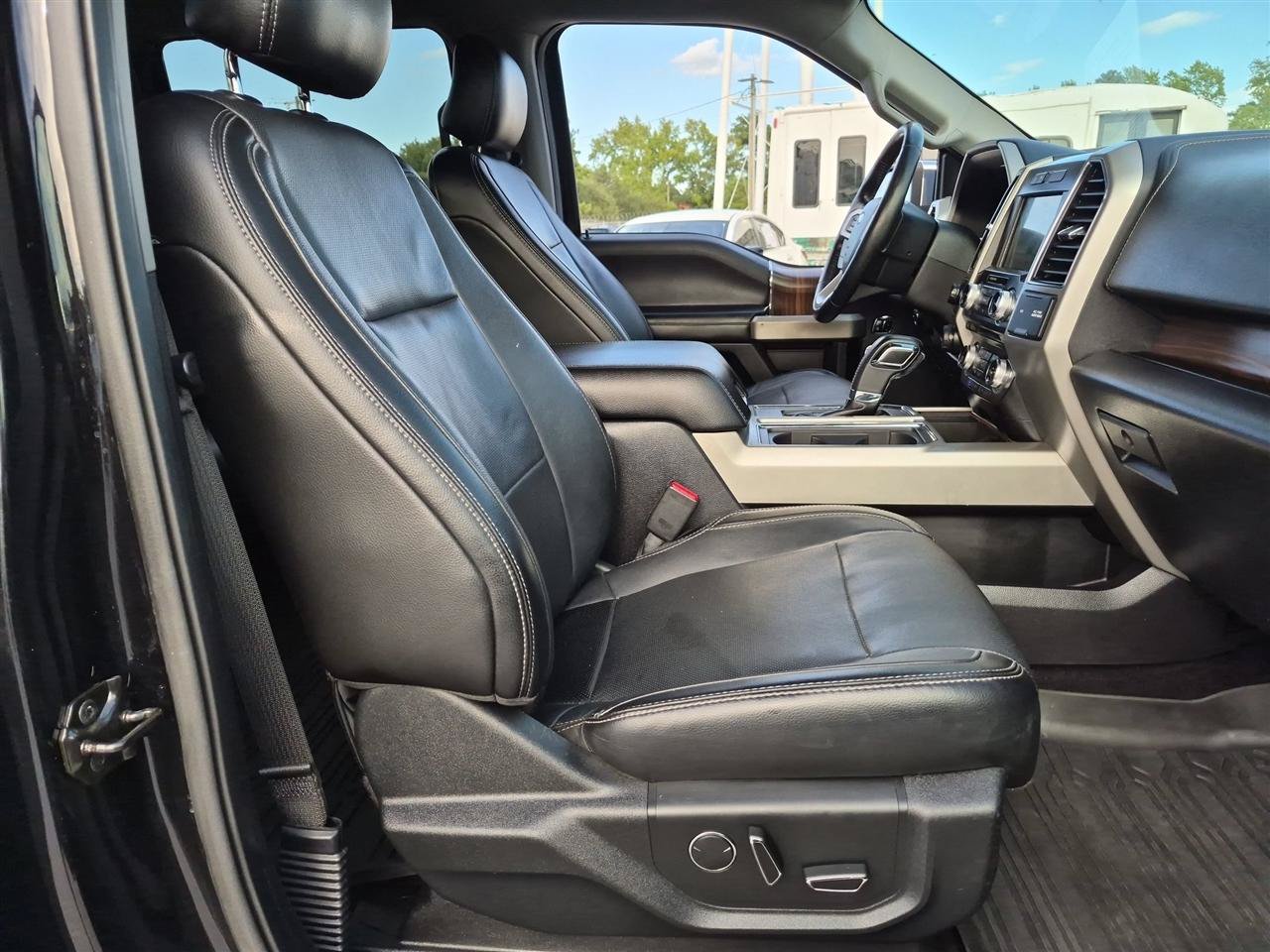 Used 2017 Ford F150 Lariat w/ Equipment Group 502A Luxury AWD/4WD image 34