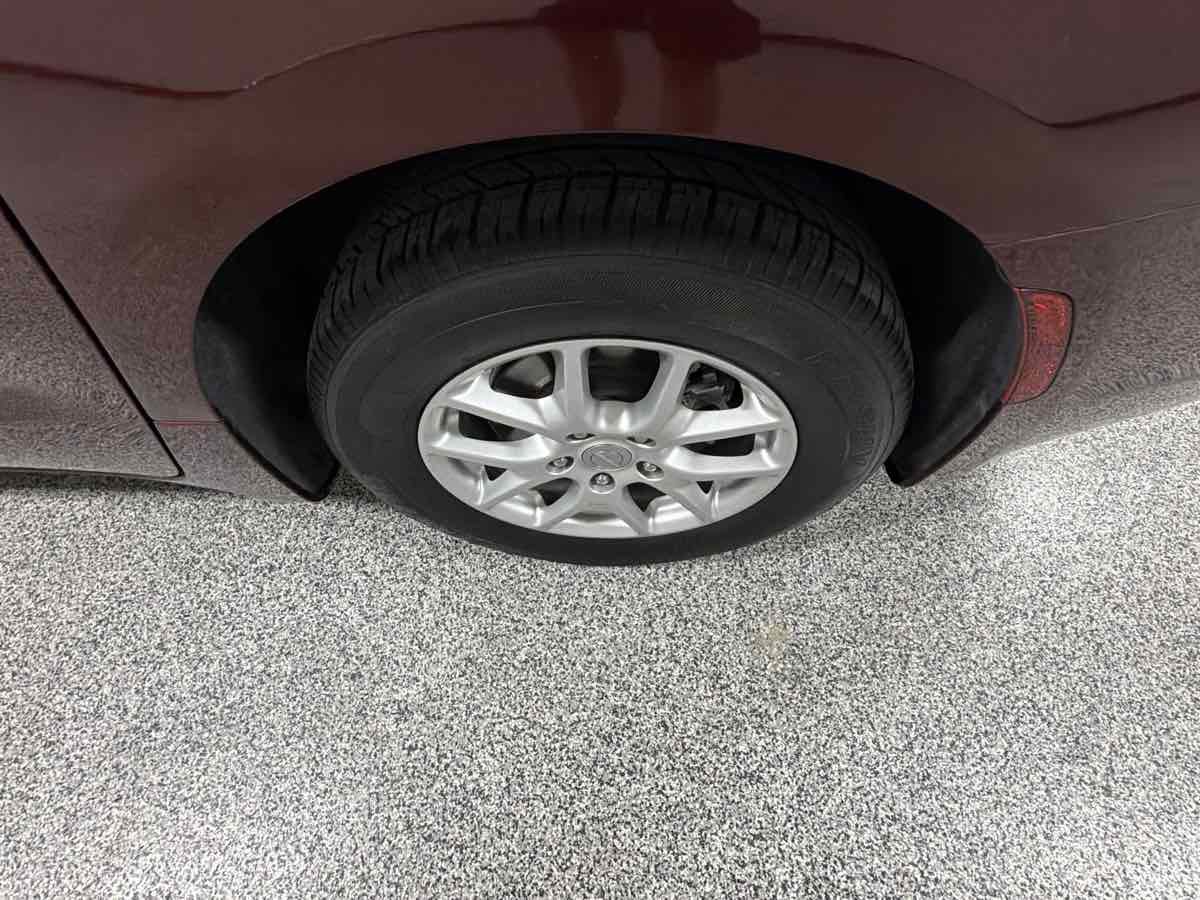 Used 2020 Chrysler Voyager Lxi FWD image 41