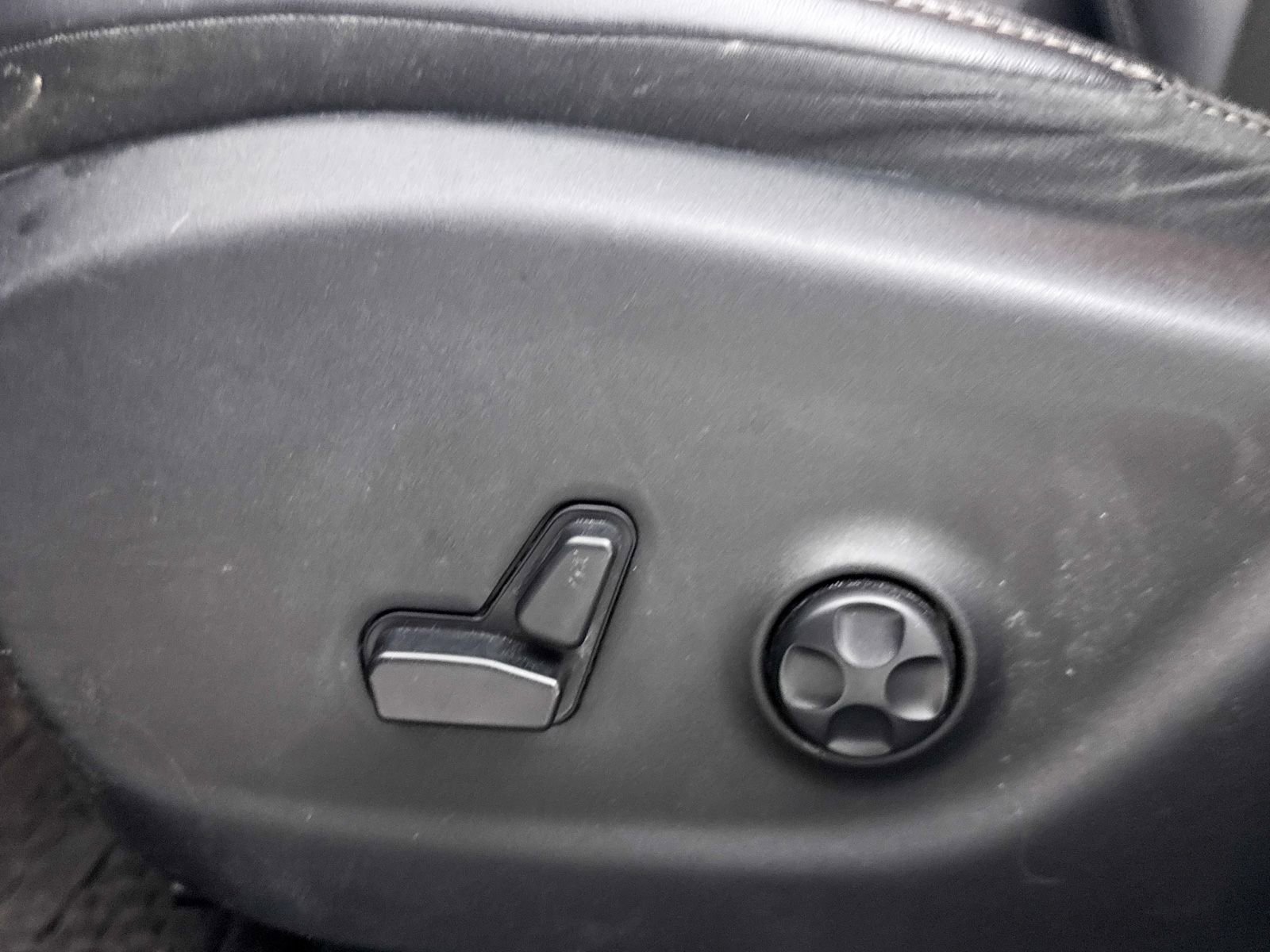 Used 2018 Jeep Cherokee Latitude Plus w/ Cold Weather Group image 23