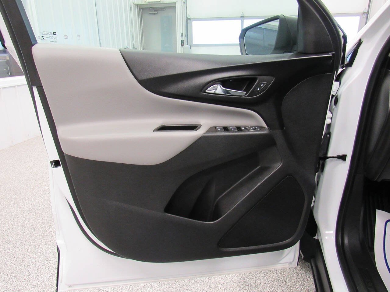Used 2022 Chevrolet Equinox LS w/ LS Convenience Package AWD/4WD image 30