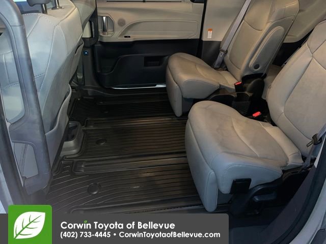 Used 2024 Toyota Sienna Limited image 25