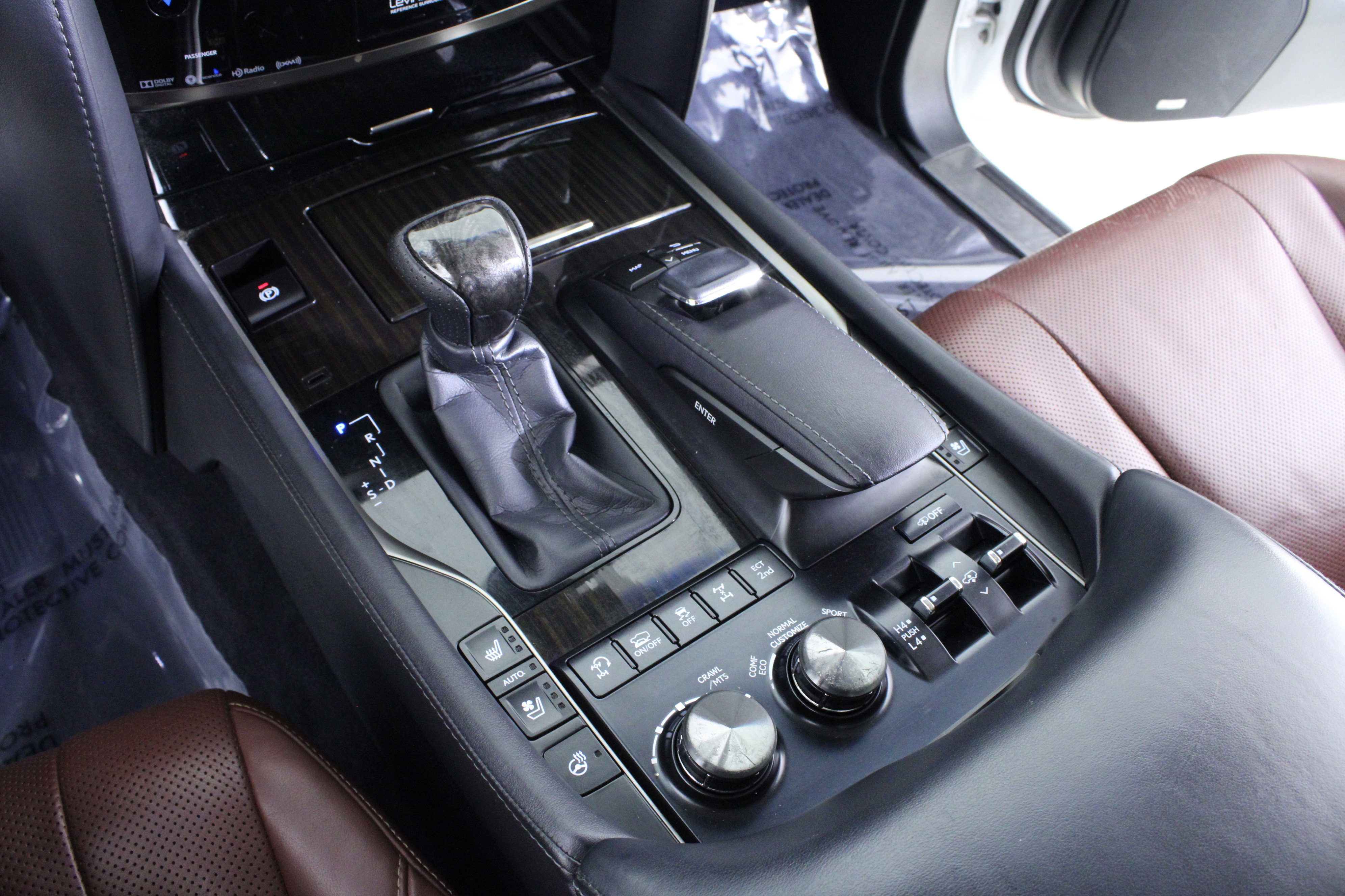 Used 2017 Lexus LX 570 4WD w/ Luxury Package image 29