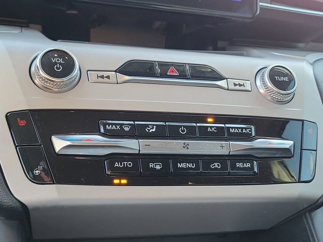 Used 2023 Ford Explorer XLT w/ Equipment Group 202A image 31