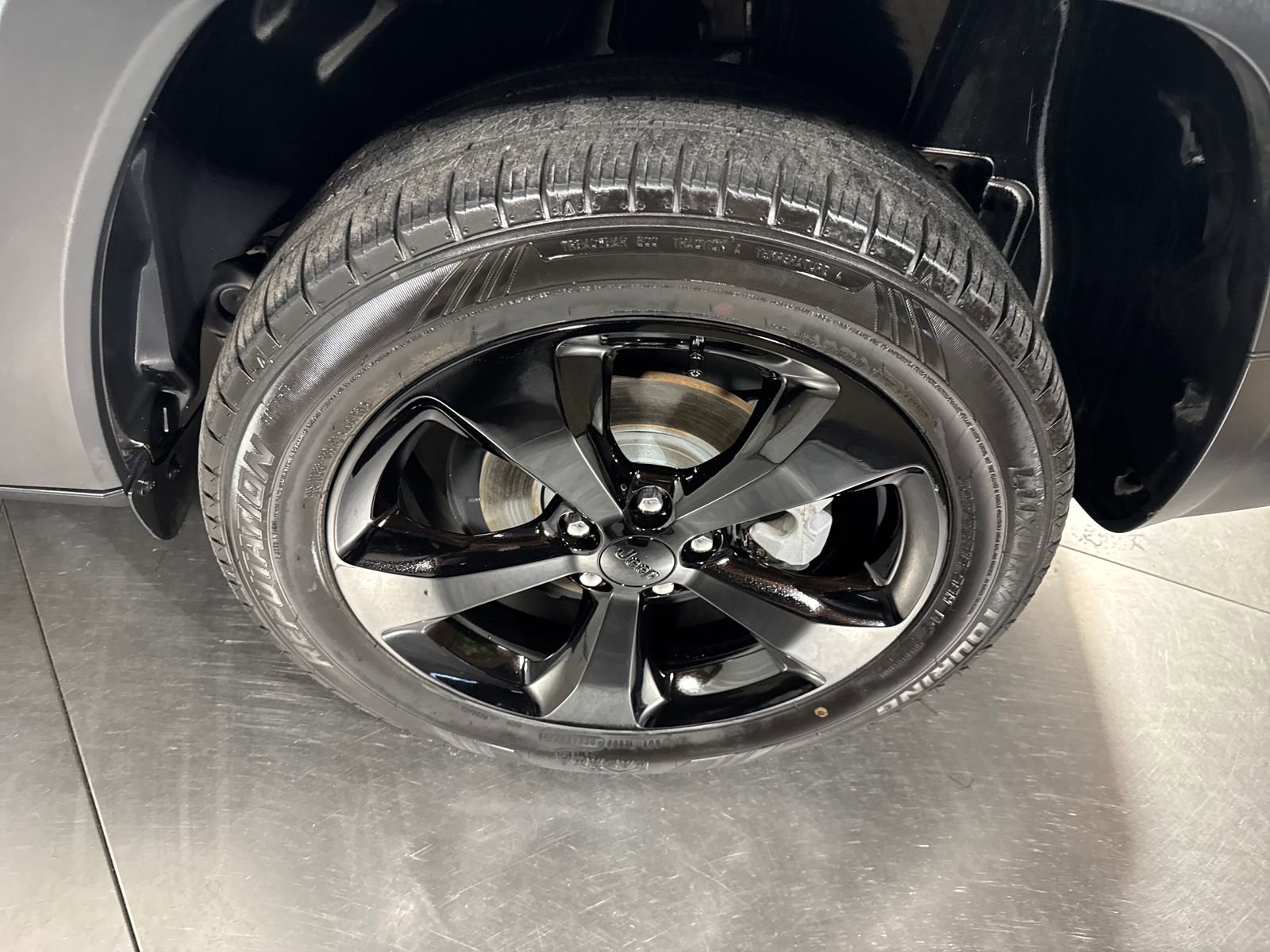 Used 2019 Jeep Cherokee Latitude Plus FWD image 7