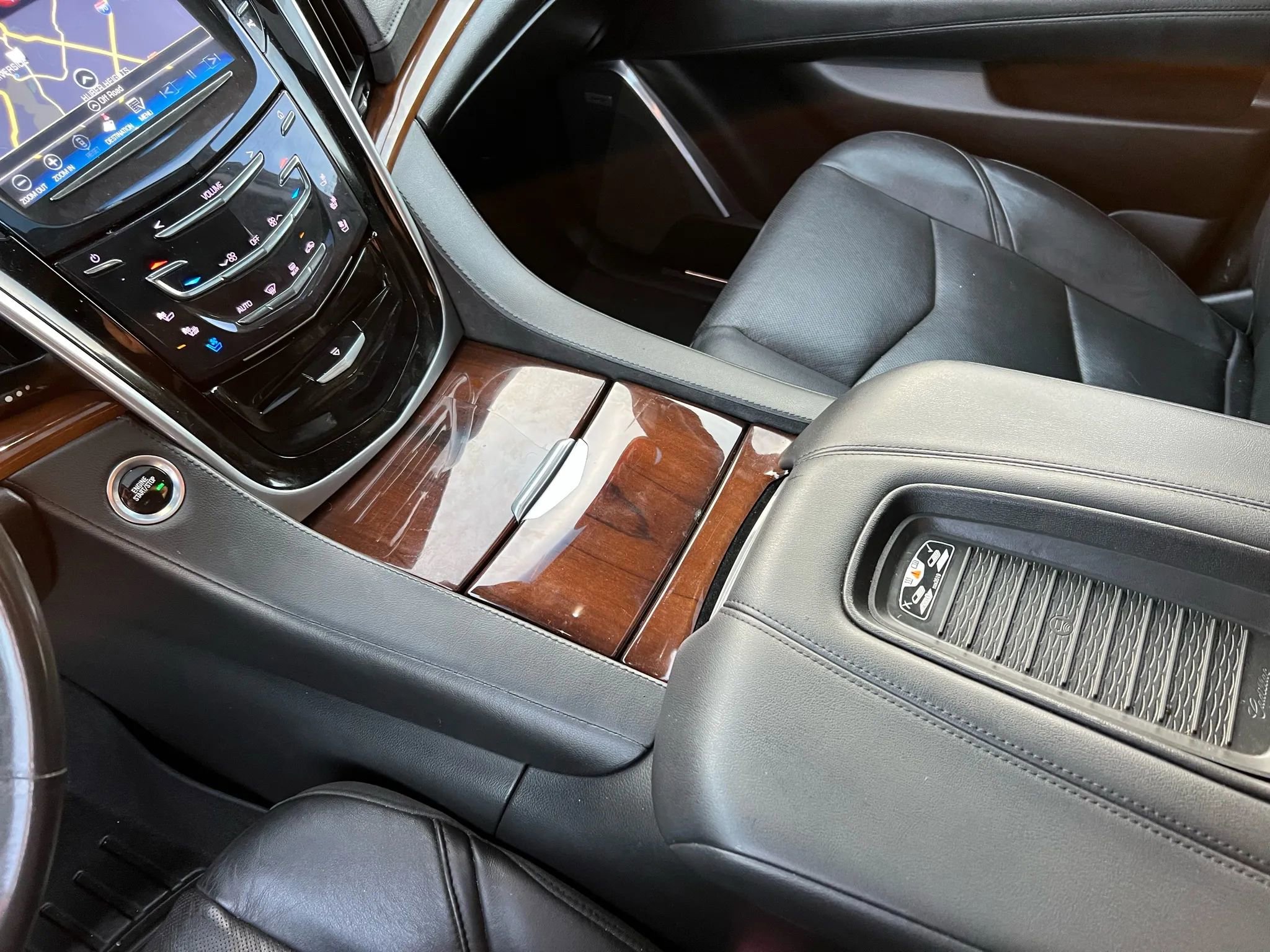 Used 2020 Cadillac Escalade ESV Luxury image 14