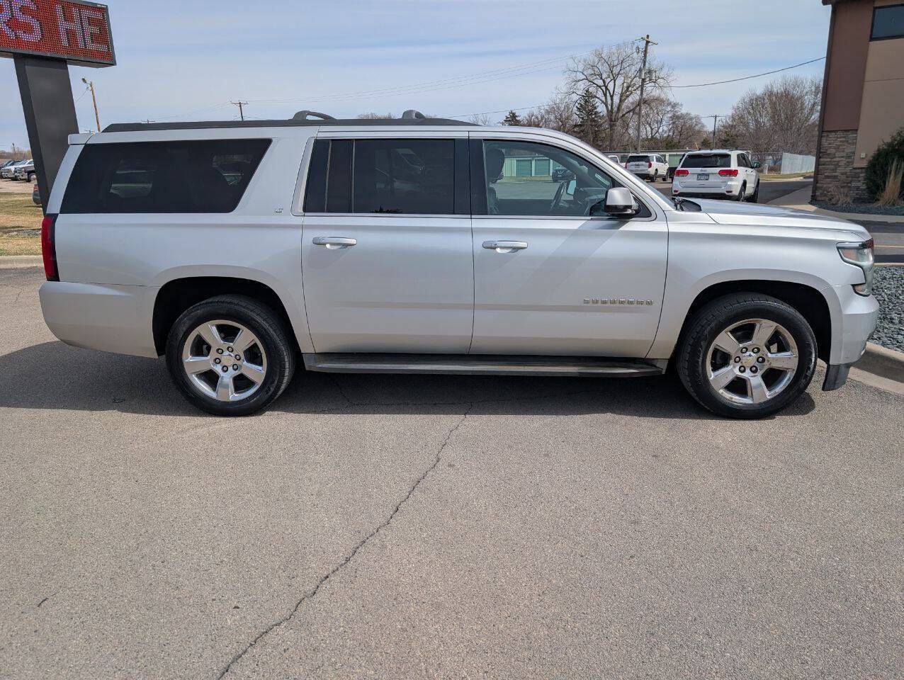Used 2015 Chevrolet Suburban LT image 10