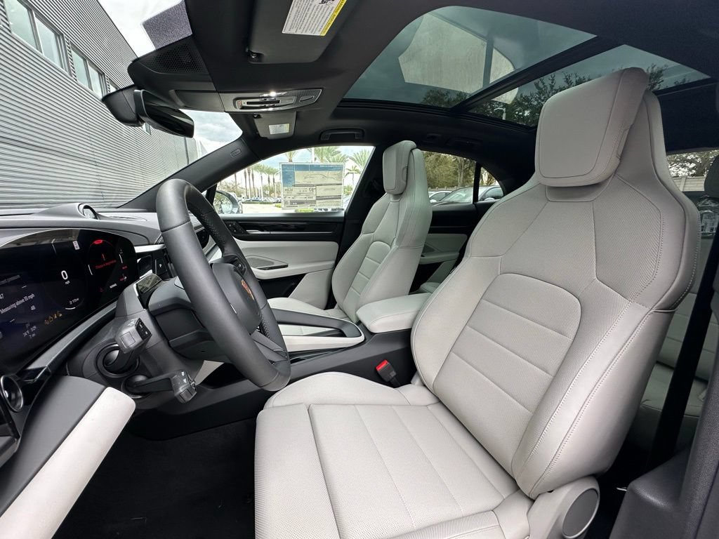 Used 2026 Porsche Macan Electric RWD image 5