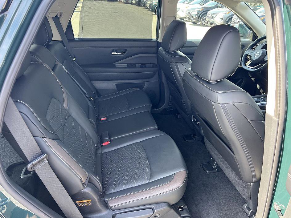Certified 2024 Nissan Pathfinder Platinum w/ Cargo Package image 16