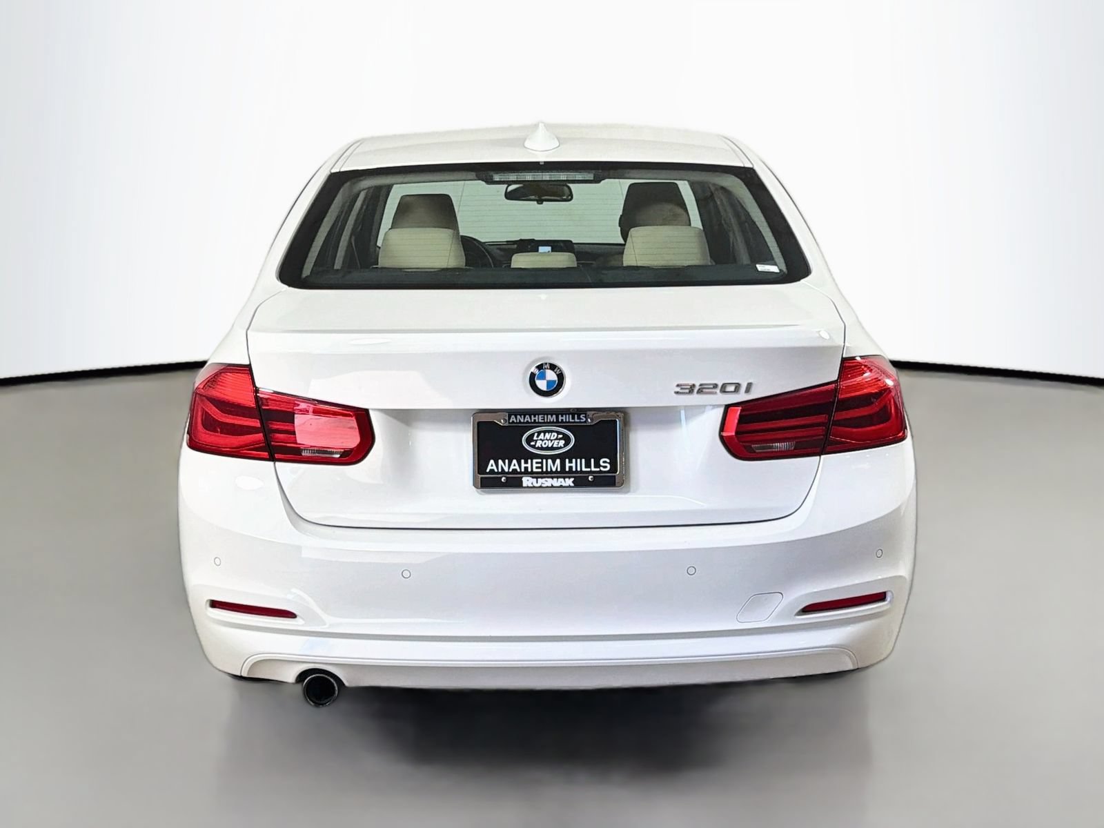 Used 2018 BMW 320i Sedan RWD image 4