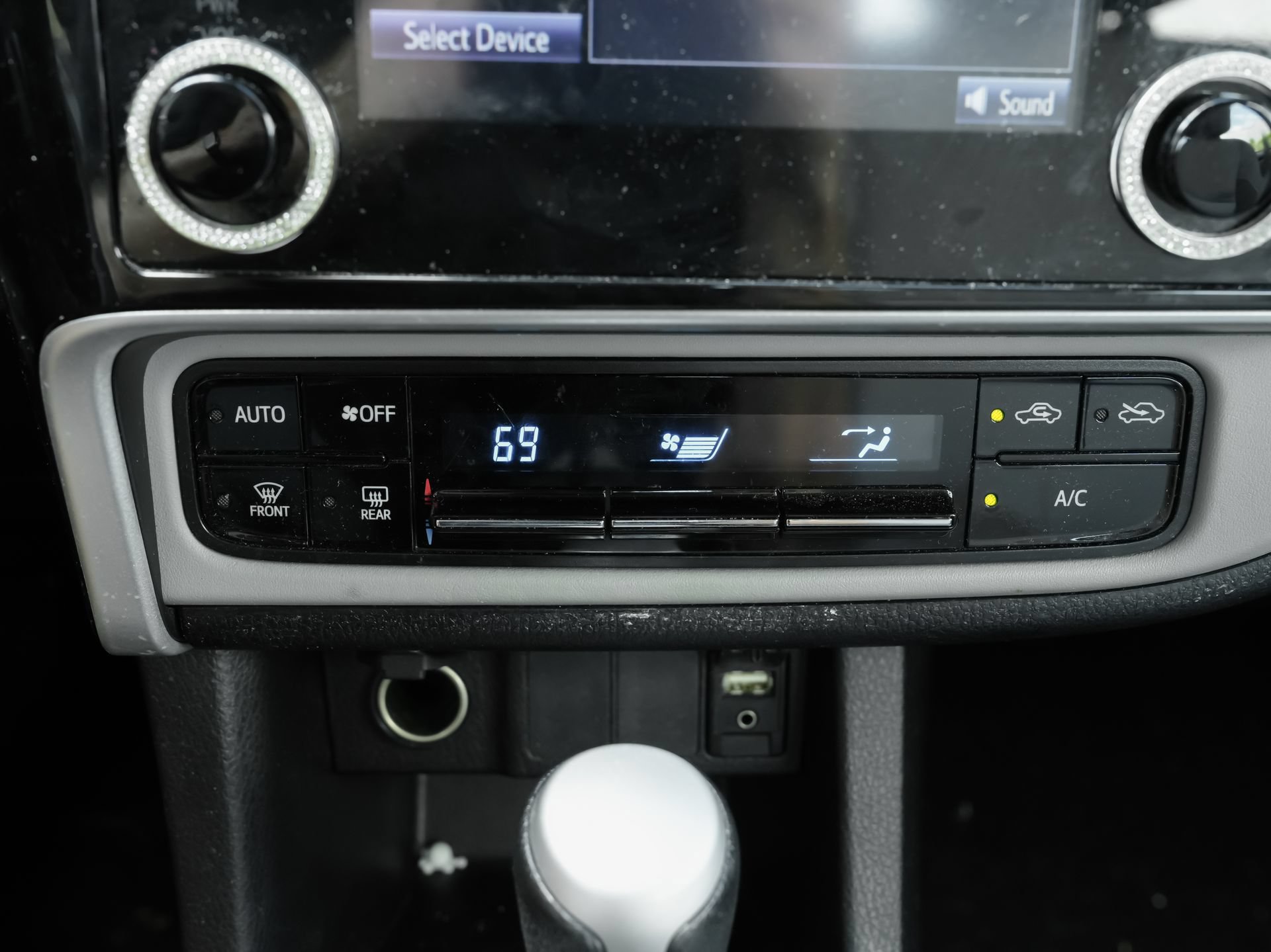 Used 2019 Toyota Corolla LE FWD image 22