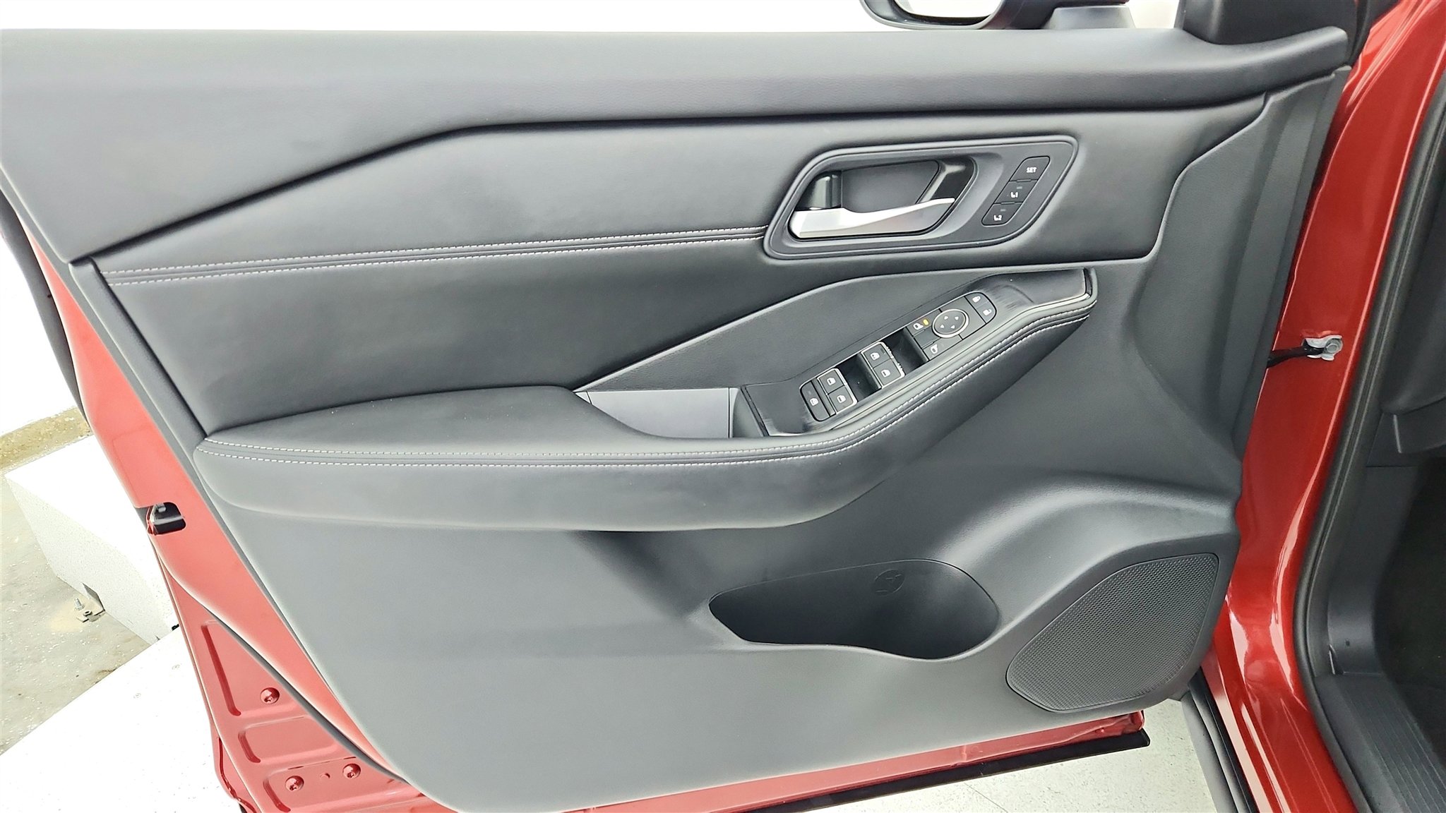 Used 2024 Nissan Rogue SL w/ SL Premium Package image 38