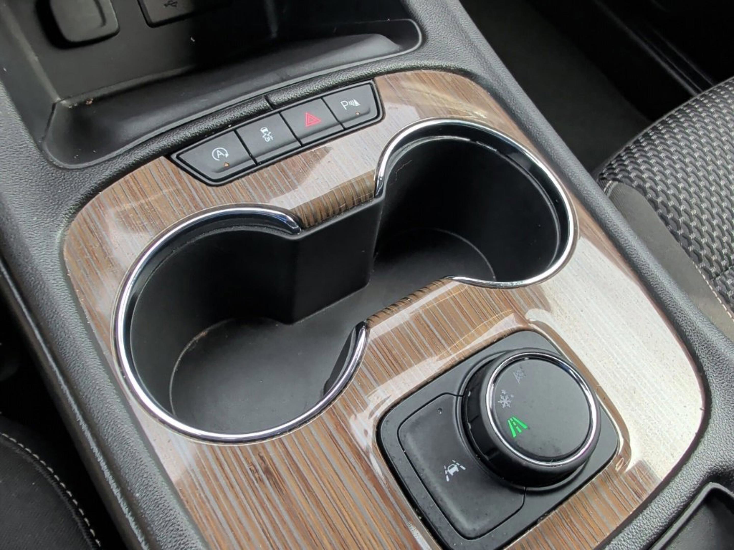 Used 2023 GMC Acadia SLE image 18