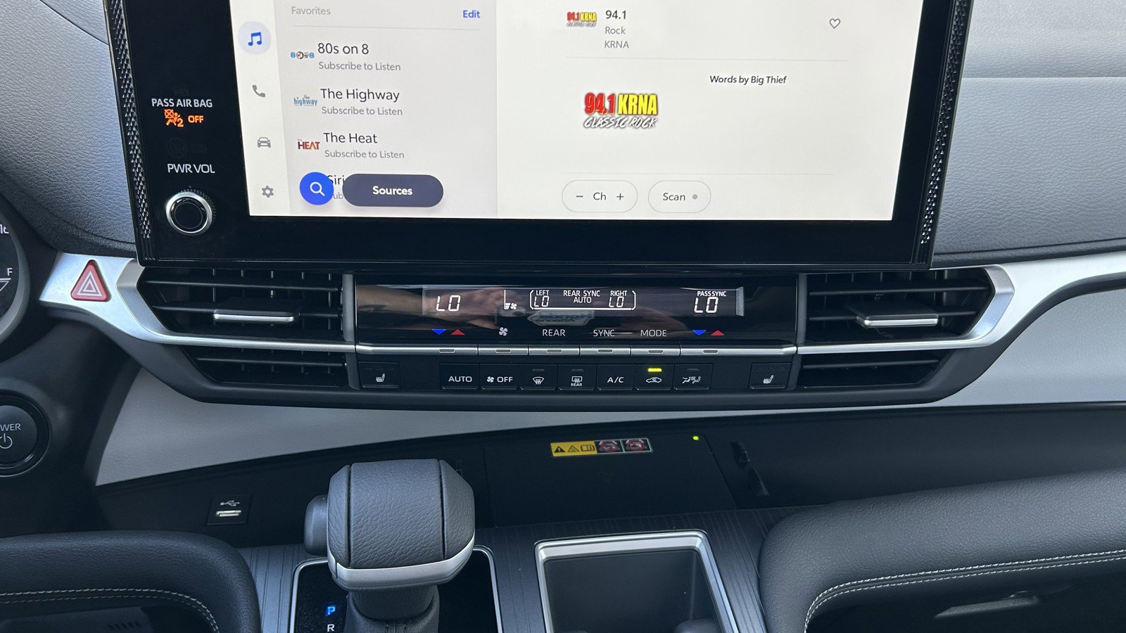 Used 2025 Toyota Sienna XLE w/ XLE Plus Package image 27