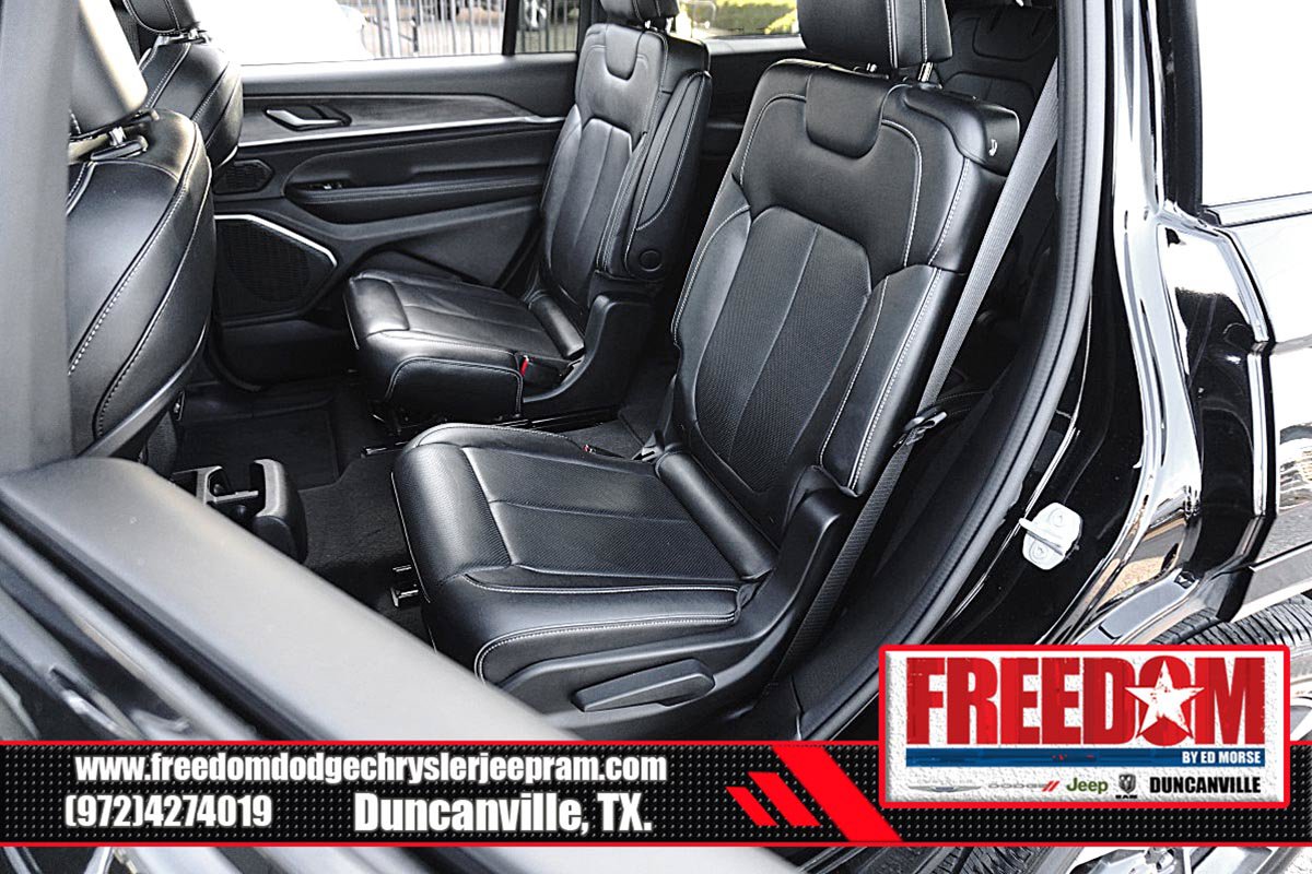 Used 2023 Jeep Grand Cherokee L Overland w/ Trailer Tow Group (B) RWD image 14
