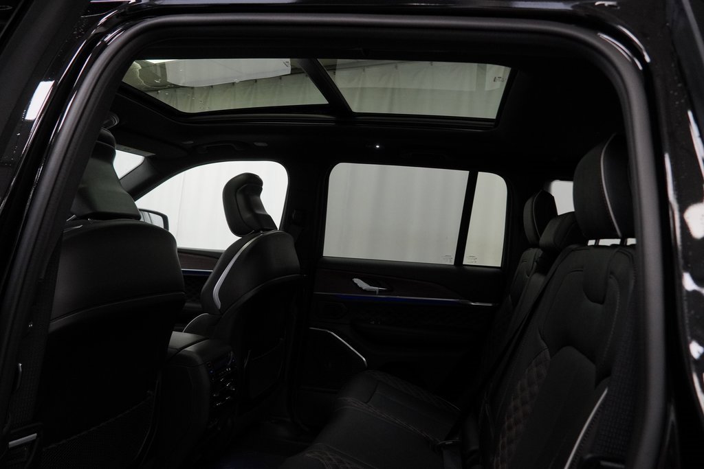 New 2025 Jeep Grand Cherokee Summit w/ Obsidian Package image 18