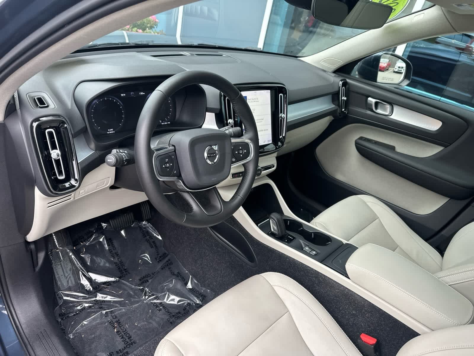 Used 2021 Volvo XC40 T5 Momentum w/ Protection Package Premier AWD/4WD image 12