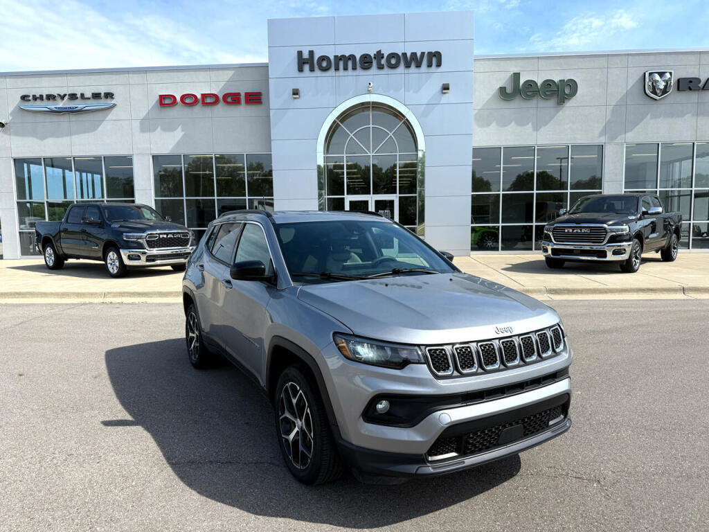 Used 2024 Jeep Compass Latitude video 1