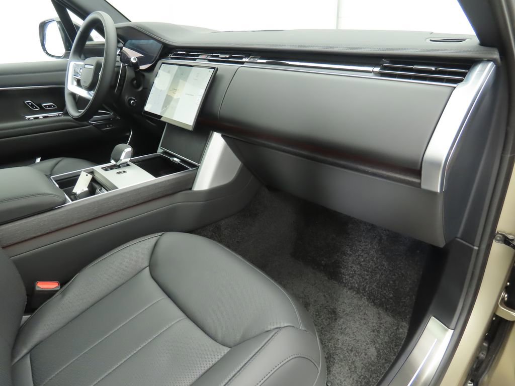 New 2025 Land Rover Range Rover SE image 18