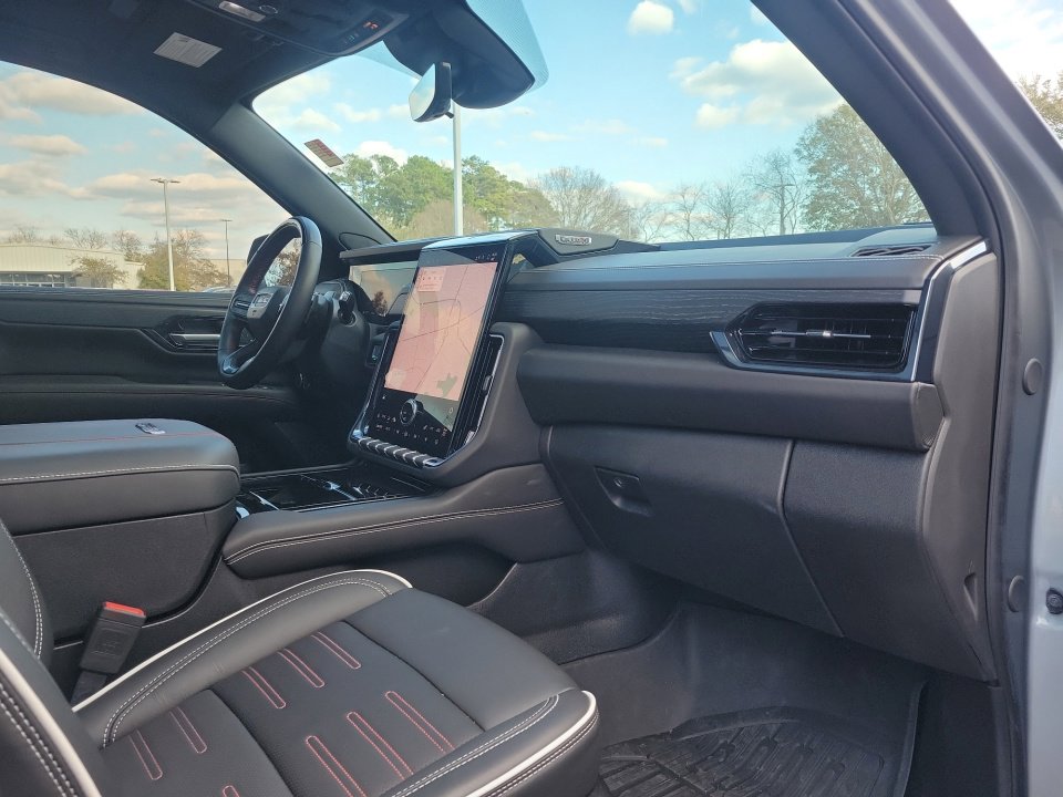Used 2025 GMC Yukon AT4 Ultimate image 28