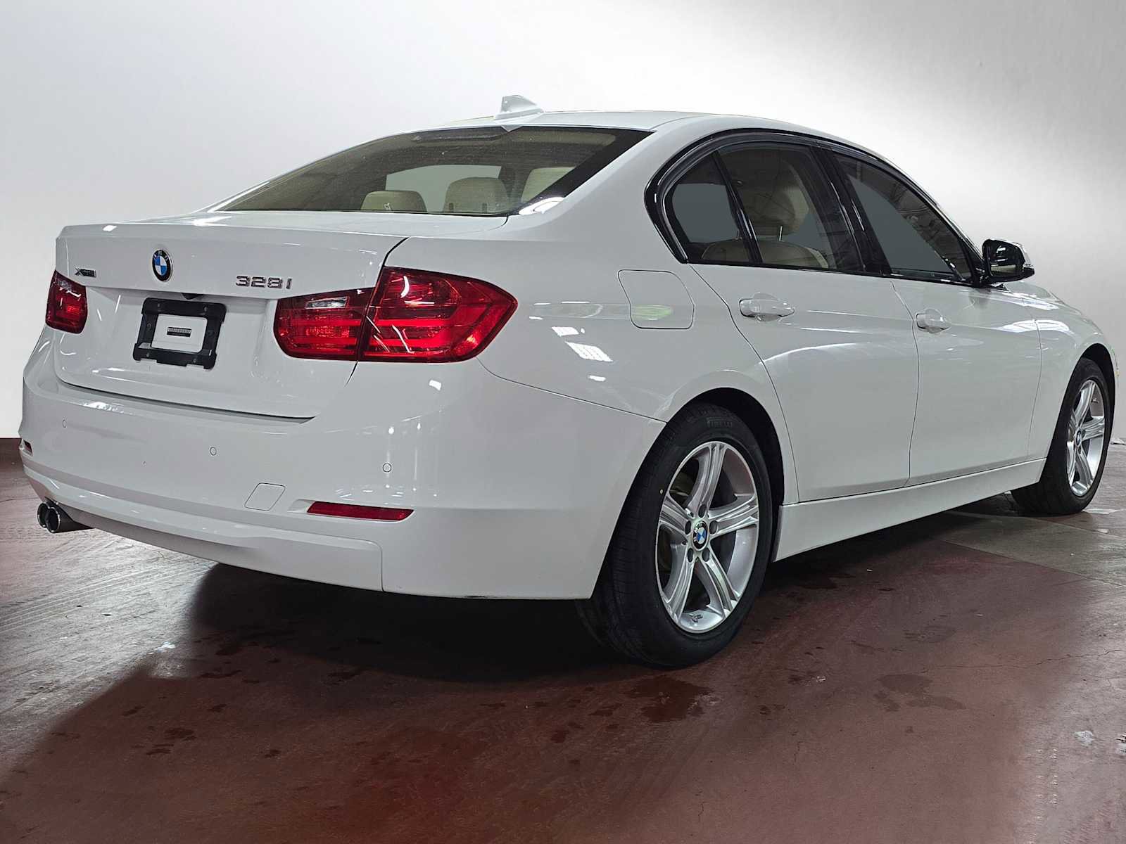 Used 2015 BMW 328i xDrive Sedan AWD/4WD image 3