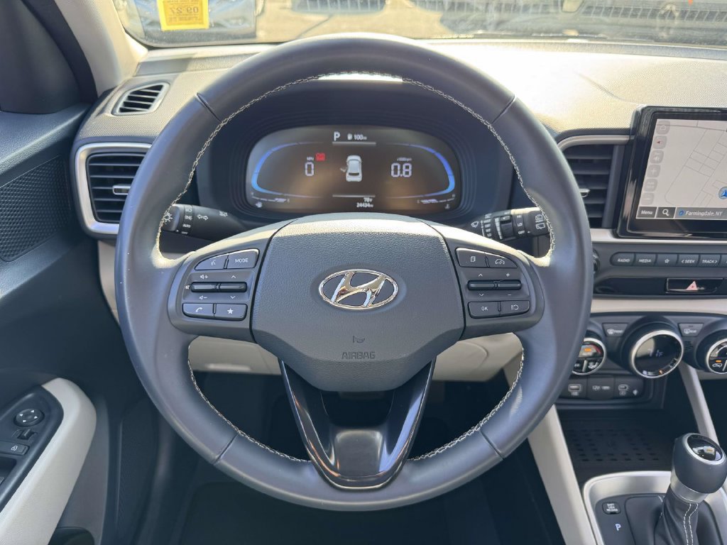 Used 2024 Hyundai Venue Limited FWD image 14