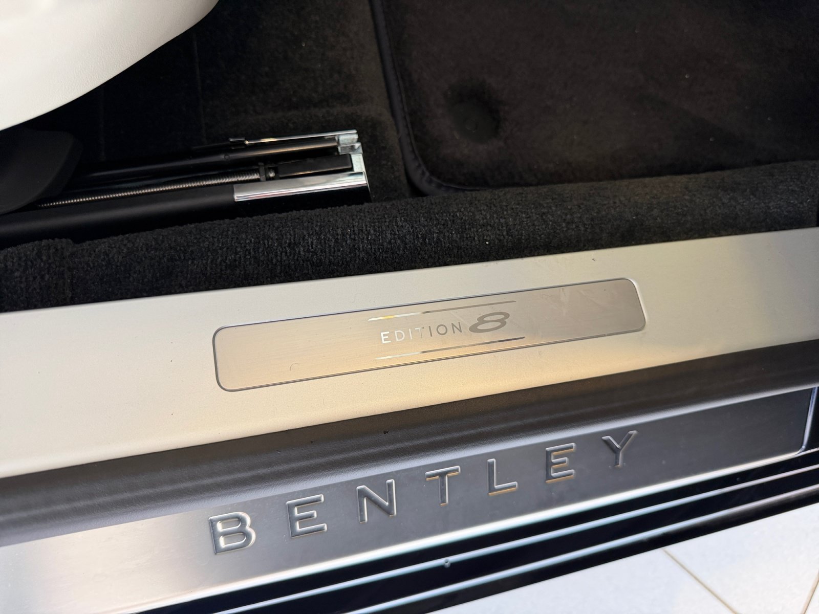 Used 2024 Bentley Flying Spur V8 AWD/4WD image 22