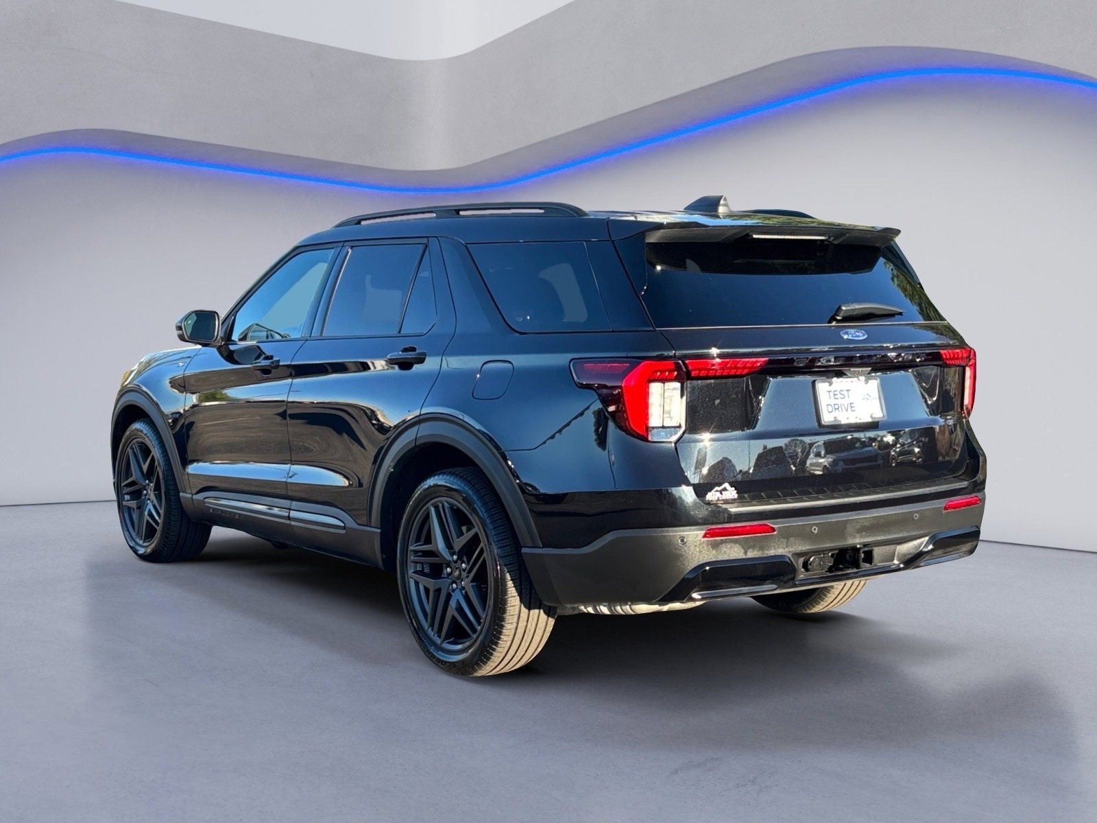 Used 2025 Ford Explorer ST-Line w/ Premium Package image 10
