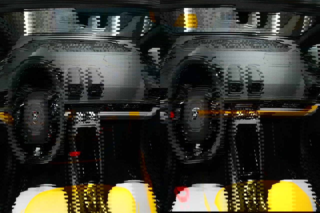 Used 2023 Lamborghini Huracan EVO image 21