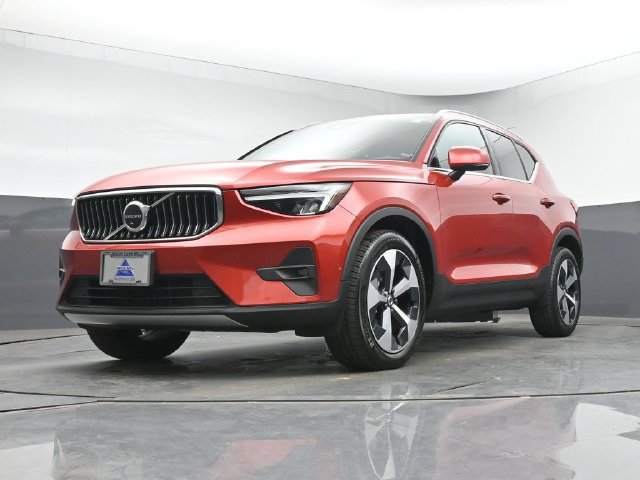 Used 2023 Volvo XC40 B4 Plus w/ Driver Assist Package FWD image 37
