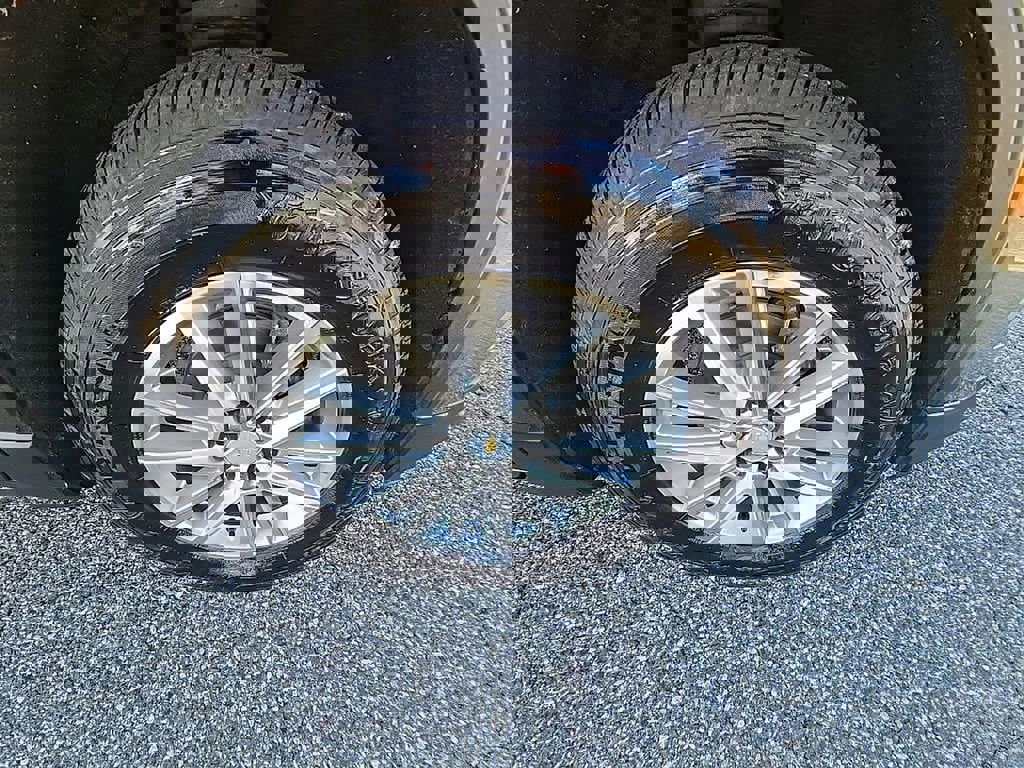 Used 2023 Chevrolet Traverse LT image 38