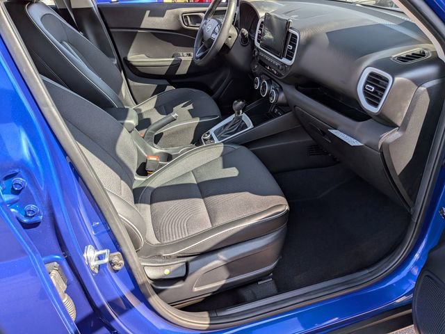 Used 2025 Hyundai Venue Limited image 34