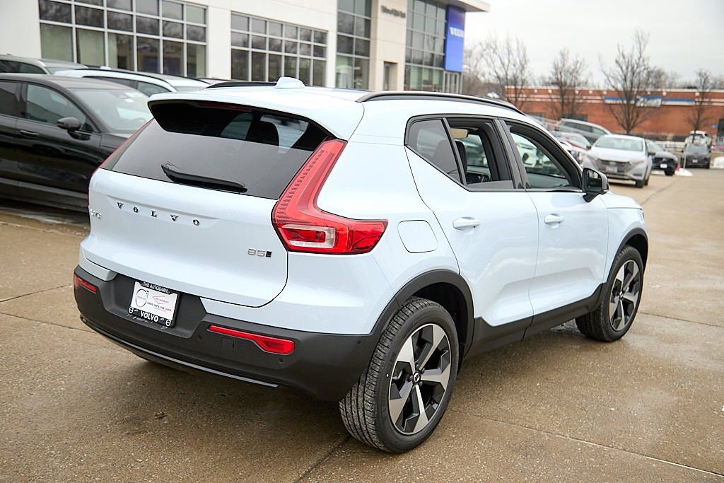 New 2026 Volvo XC40 B5 Plus w/ Climate Package image 9